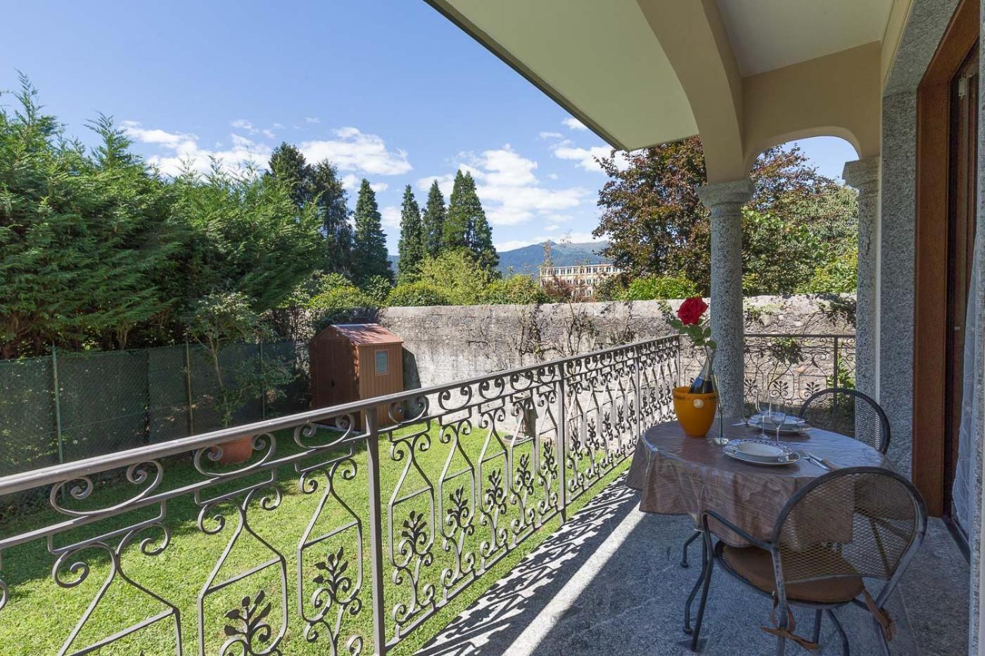 La Petite Dame - Lake Maggiore - 100 M From The Lake ヴェルバーニア エクステリア 写真