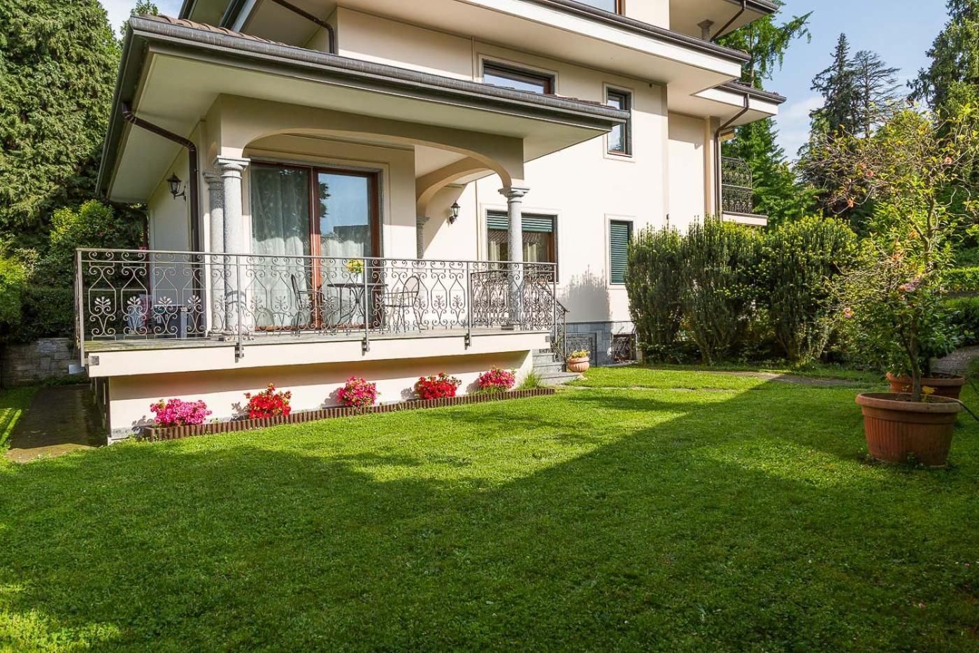 La Petite Dame - Lake Maggiore - 100 M From The Lake ヴェルバーニア エクステリア 写真